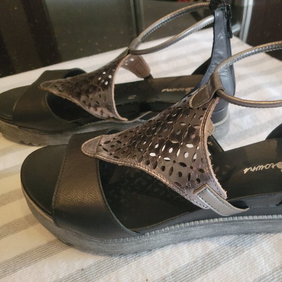 EUC Browns Leather Sandals - Picture 4 of 9
